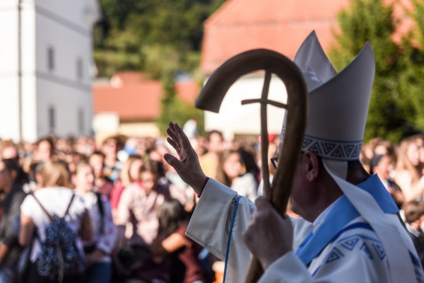 Nadškof Cvikl: Pri mladih opažam iskanje osebne vere